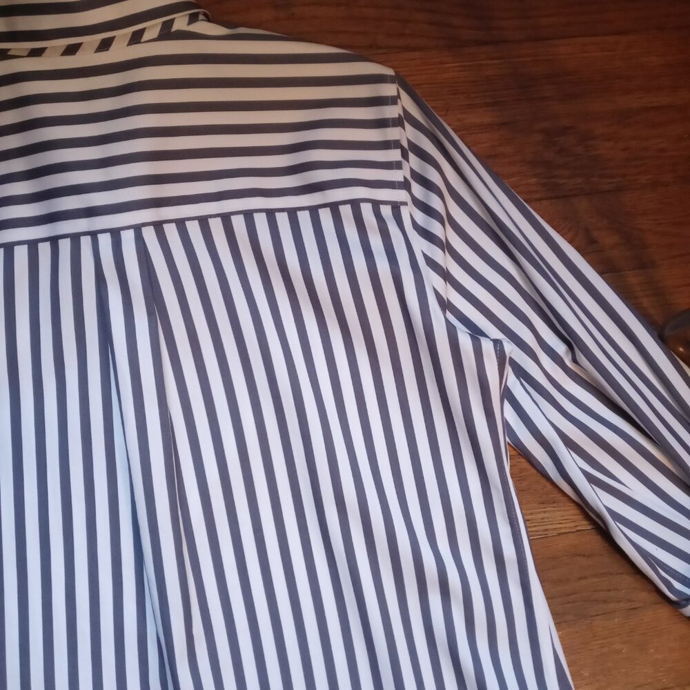 CHICO'S no iron stretch 3/4 sleeve stripe shirt (0/US4) - Picture 14 of 16